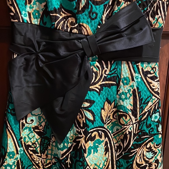 Dress - Picture 2 of 4